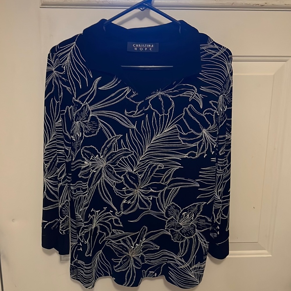 Long sleeve lined blouse with jacket to match . Size medium. Black and white